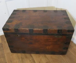 Großer gefütterter Reisekoffer aus Eisen von HD Dean, 1890er