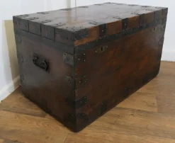 Großer gefütterter Reisekoffer aus Eisen von HD Dean, 1890er