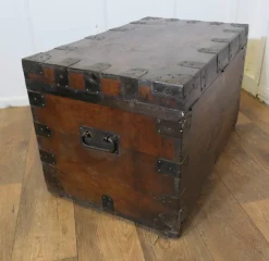 Großer gefütterter Reisekoffer aus Eisen von HD Dean, 1890er