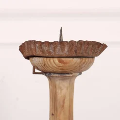 Großer geschnitzter spanischer Kerzenhalter aus Pinienholz
