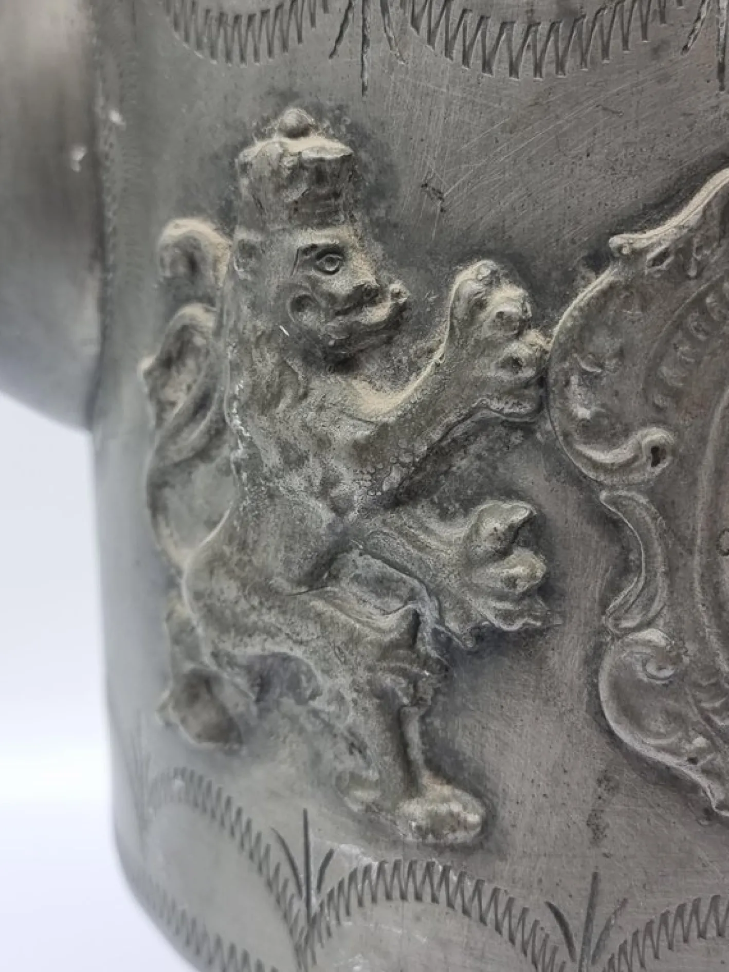 Großer Krug aus Zinn, Zinn und Kunststoff