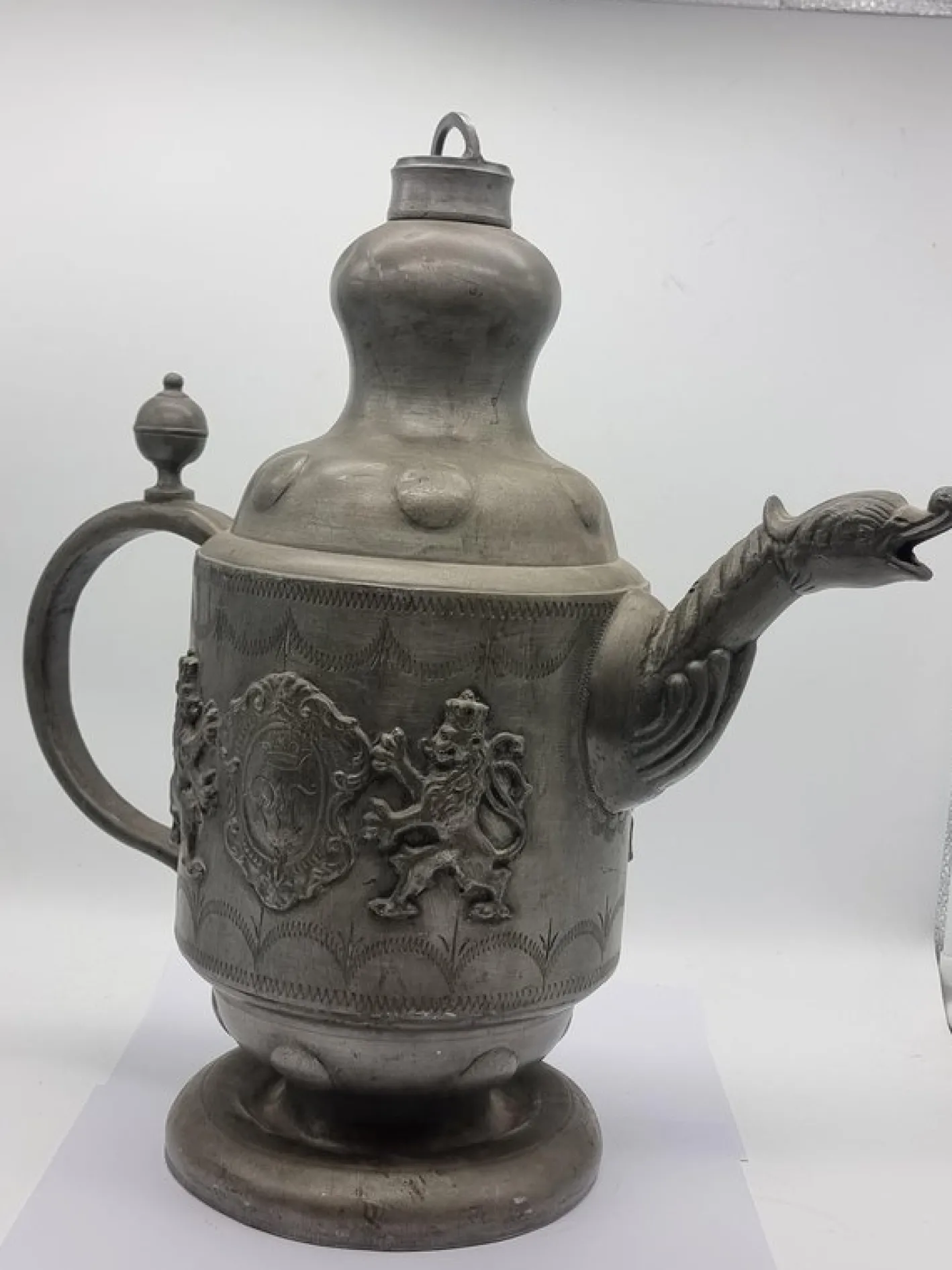 Großer Krug aus Zinn, Zinn und Kunststoff