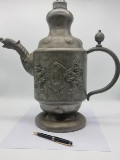 Großer Krug aus Zinn, Zinn und Kunststoff