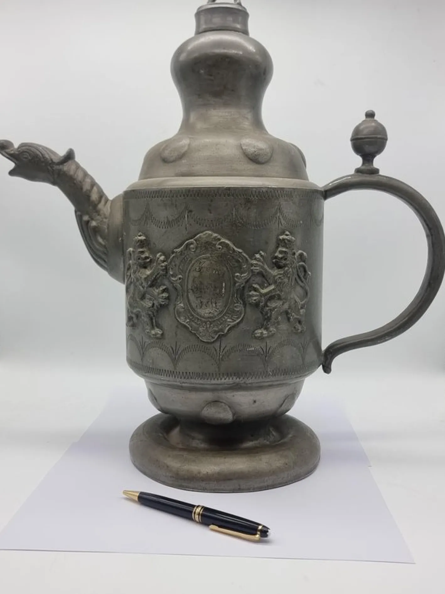 Großer Krug aus Zinn, Zinn und Kunststoff