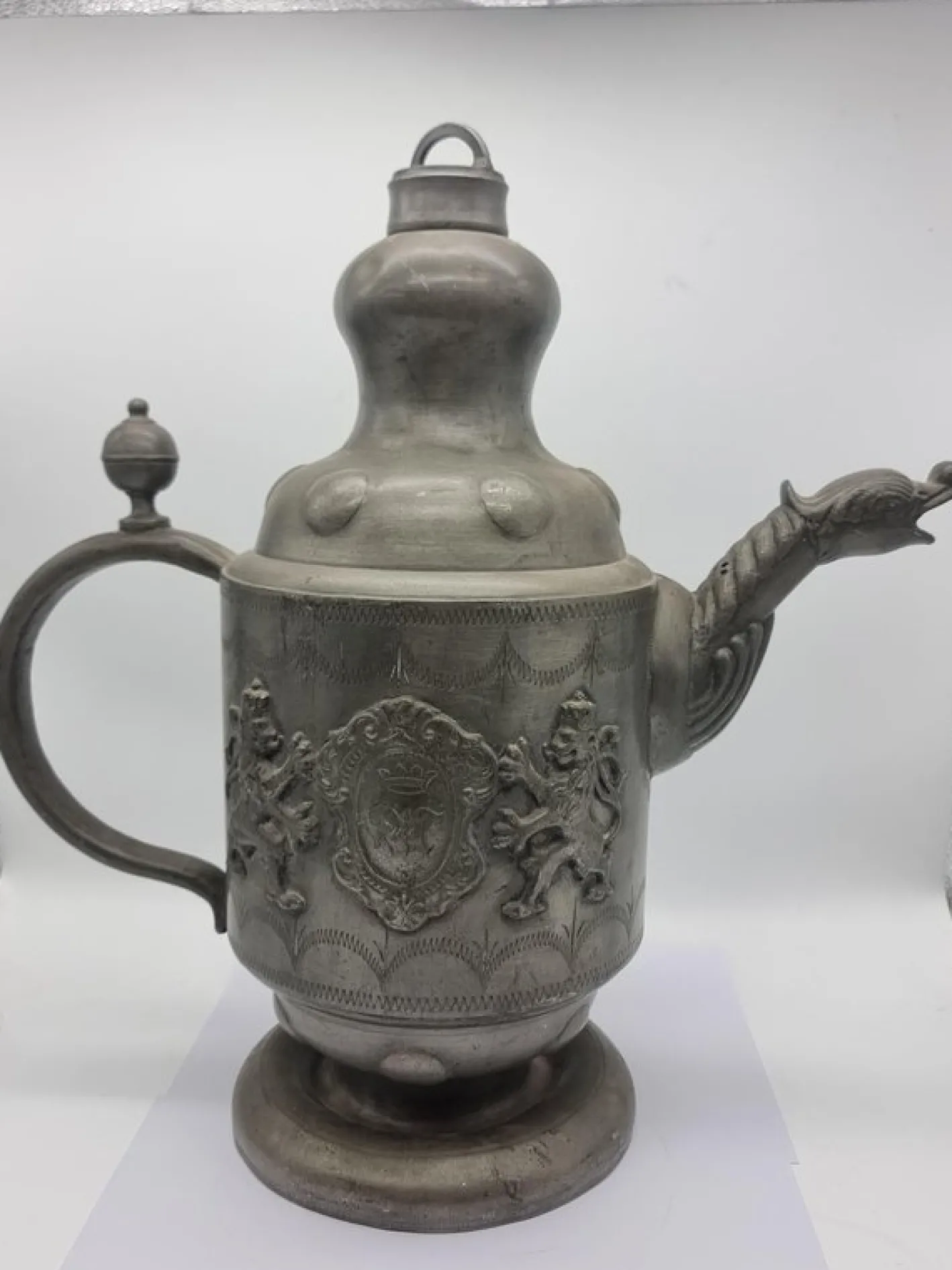 Großer Krug aus Zinn, Zinn und Kunststoff