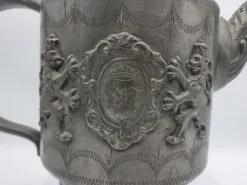 Großer Krug aus Zinn, Zinn und Kunststoff