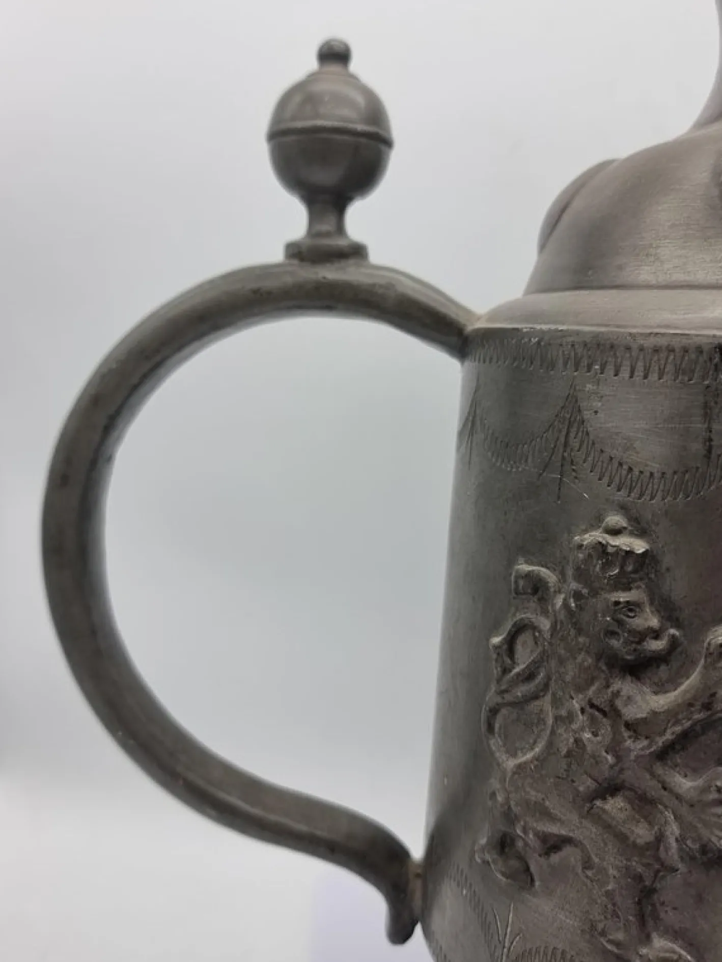 Großer Krug aus Zinn, Zinn und Kunststoff