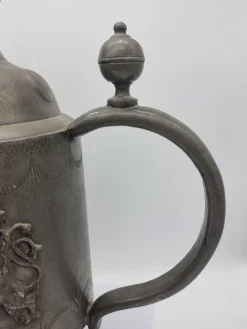 Großer Krug aus Zinn, Zinn und Kunststoff