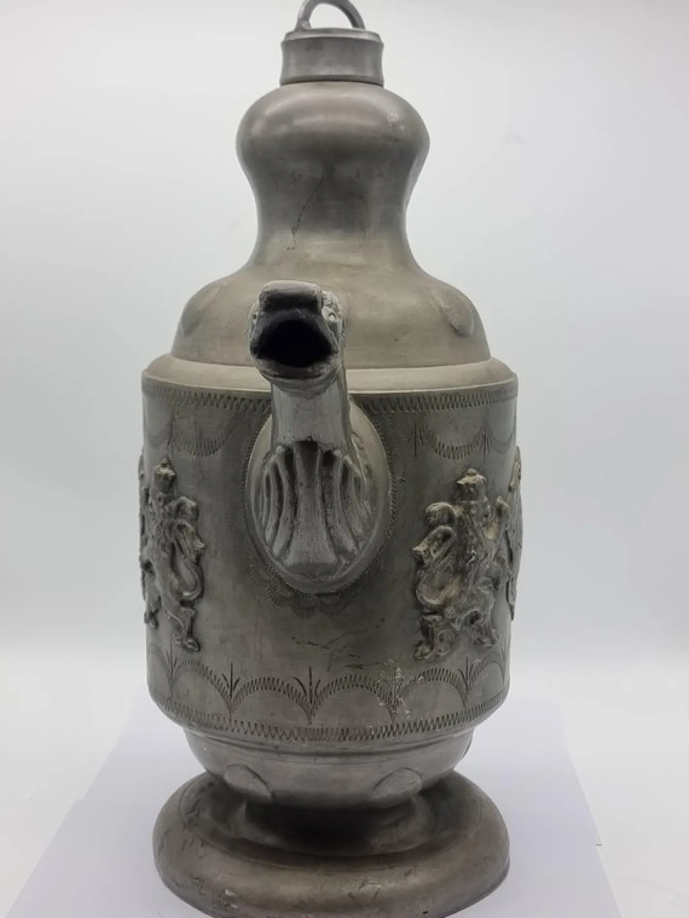 Großer Krug aus Zinn, Zinn und Kunststoff
