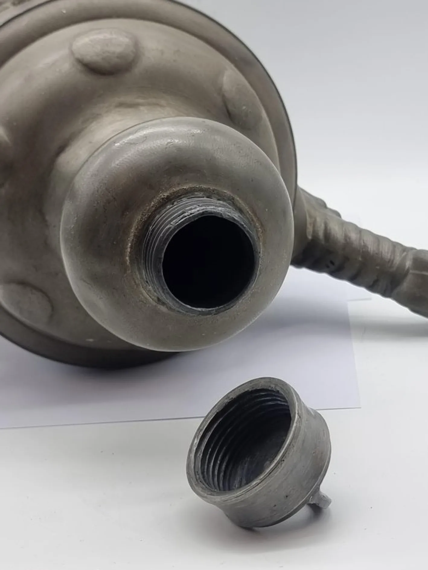 Großer Krug aus Zinn, Zinn und Kunststoff