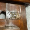 Großer neugotischer Kleiderschrank aus geschnitzter Eiche mit eingebauter Kommode, spätes 19. Jh