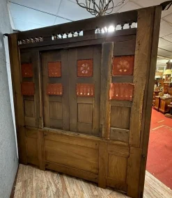 Großer neugotischer Kleiderschrank aus geschnitzter Eiche mit eingebauter Kommode, spätes 19. Jh
