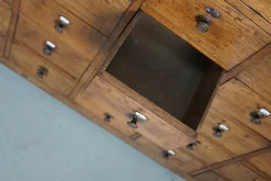 Großer niederländischer Apothekerschrank aus Eiche mit Emailleschilden, 1900er