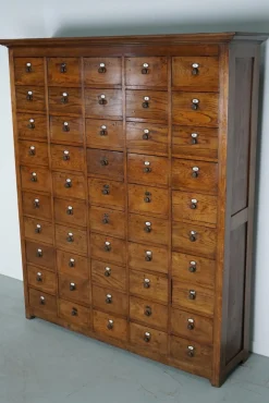 Großer niederländischer Apothekerschrank aus Eiche mit Emailleschilden, 1900er