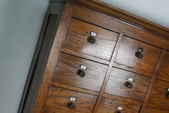 Großer niederländischer Apothekerschrank aus Eiche mit Emailleschilden, 1900er