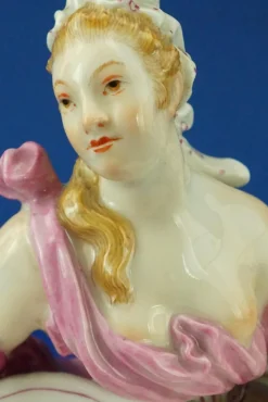 Große Rokoko Salzstreuer mit Figuren aus Polychrom, 19. Jh., Verglastes Porzellan von Meißen, Deutschland, 2er Set
