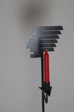 Großer postmoderner indischer Kerzenhalter mit Pfeilen, 1990er