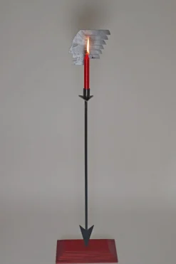 Großer postmoderner indischer Kerzenhalter mit Pfeilen, 1990er