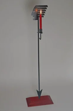 Großer postmoderner indischer Kerzenhalter mit Pfeilen, 1990er