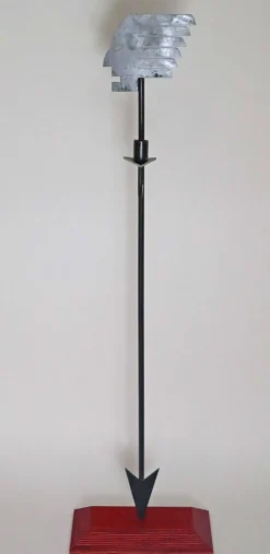 Großer postmoderner indischer Kerzenhalter mit Pfeilen, 1990er