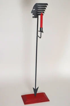 Großer postmoderner indischer Kerzenhalter mit Pfeilen, 1990er
