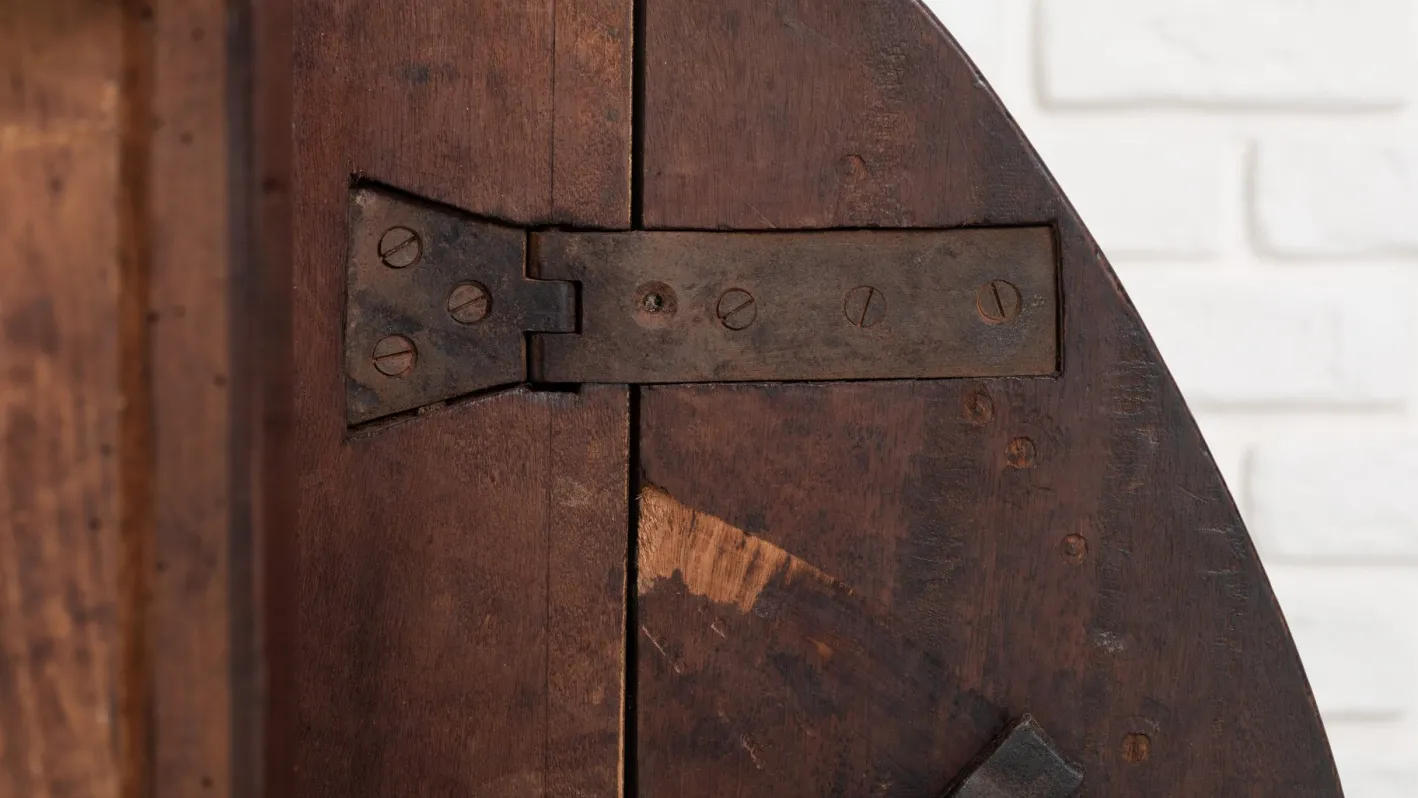 Großer Rustikaler Klapp-Arbeitstisch aus Braunem Nussholz, 1800er