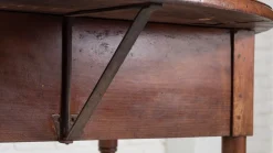 Großer Rustikaler Klapp-Arbeitstisch aus Braunem Nussholz, 1800er