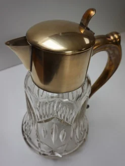 Großer Vintage Krug aus vergoldetem Kristallglas mit Eiseinsatz, 1930er