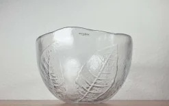Große schwedische Vintage Glasschale mit Blumendekor von Ann Wärff für Kosta Boda, 1970er