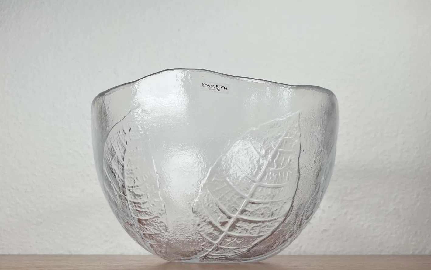 Große schwedische Vintage Glasschale mit Blumendekor von Ann Wärff für Kosta Boda, 1970er