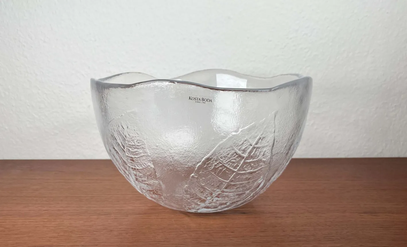 Große schwedische Vintage Glasschale mit Blumendekor von Ann Wärff für Kosta Boda, 1970er