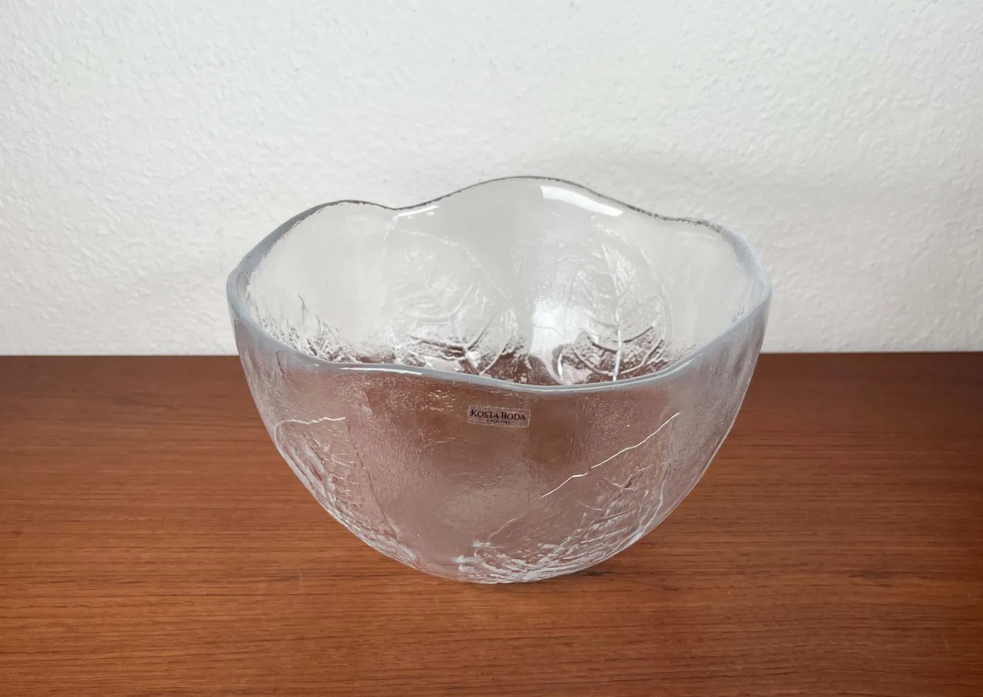 Große schwedische Vintage Glasschale mit Blumendekor von Ann Wärff für Kosta Boda, 1970er