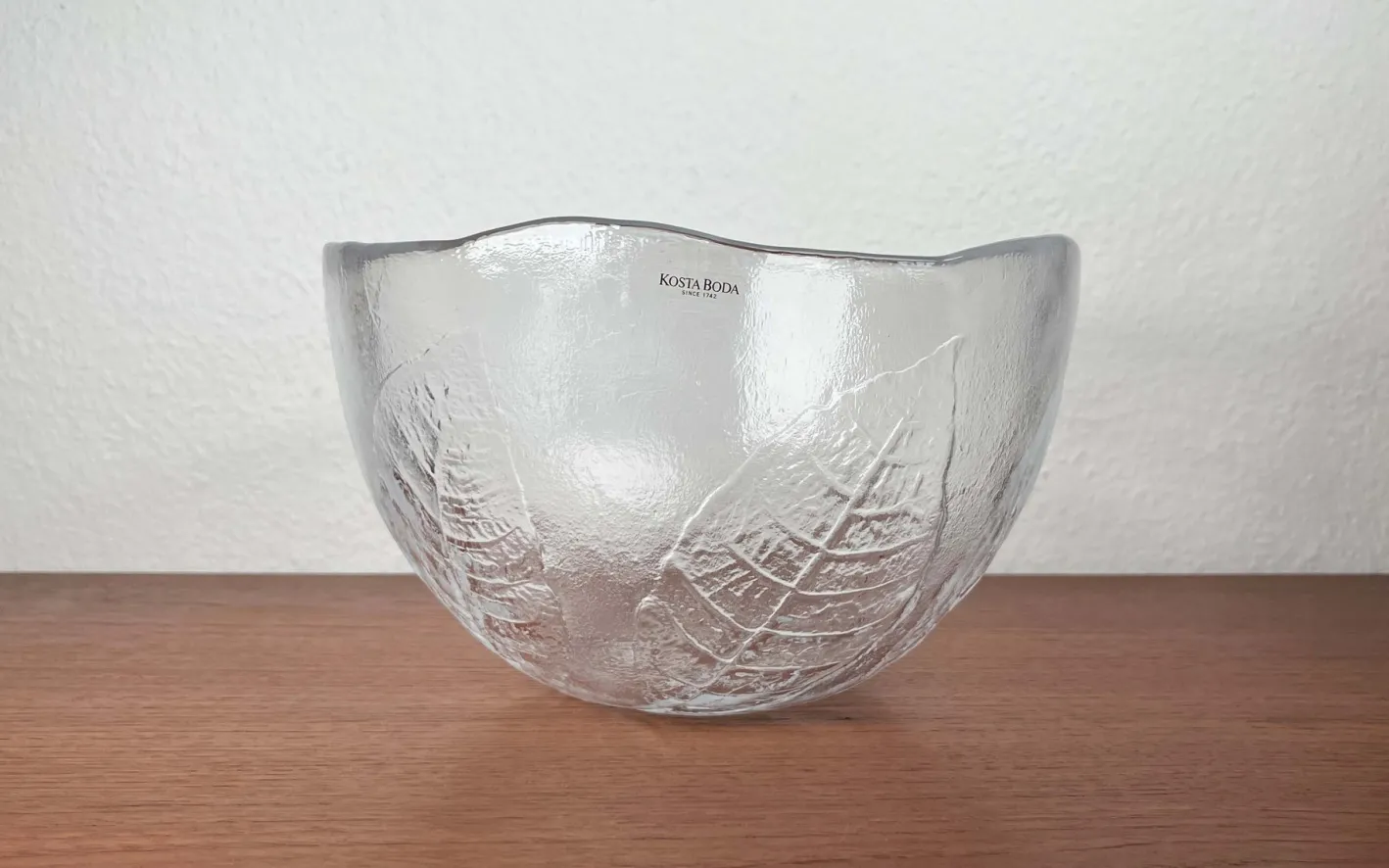 Große schwedische Vintage Glasschale mit Blumendekor von Ann Wärff für Kosta Boda, 1970er