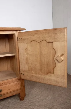 Großes französisches Sideboard aus Eiche von Guillerme et Chambron für Votre Maison, 1960er