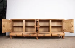 Großes französisches Sideboard aus Eiche von Guillerme et Chambron für Votre Maison, 1960er