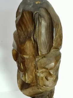 Großes geschnitztes Totem, 1970er, Holzskulptur auf Stahlfuß