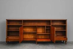 Großes Jugendstil Bücherregal aus Nussholz, frühes 20. Jh