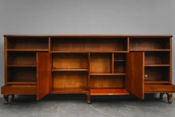 Großes Jugendstil Bücherregal aus Nussholz, frühes 20. Jh