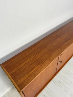 Großes minimalistisches Mid-Century Sideboard aus Teak, 1960er