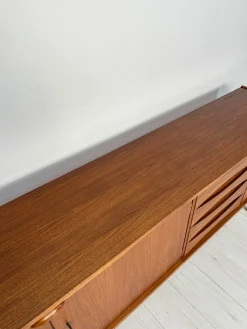 Großes minimalistisches Mid-Century Sideboard aus Teak, 1960er