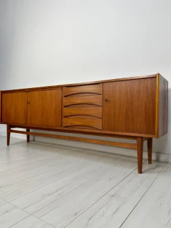 Großes minimalistisches Mid-Century Sideboard aus Teak, 1960er