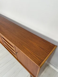 Großes minimalistisches Mid-Century Sideboard aus Teak, 1960er
