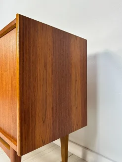 Großes minimalistisches Mid-Century Sideboard aus Teak, 1960er