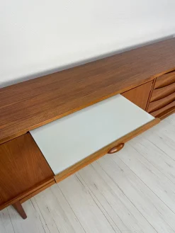 Großes minimalistisches Mid-Century Sideboard aus Teak, 1960er