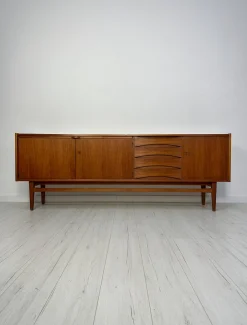 Großes minimalistisches Mid-Century Sideboard aus Teak, 1960er