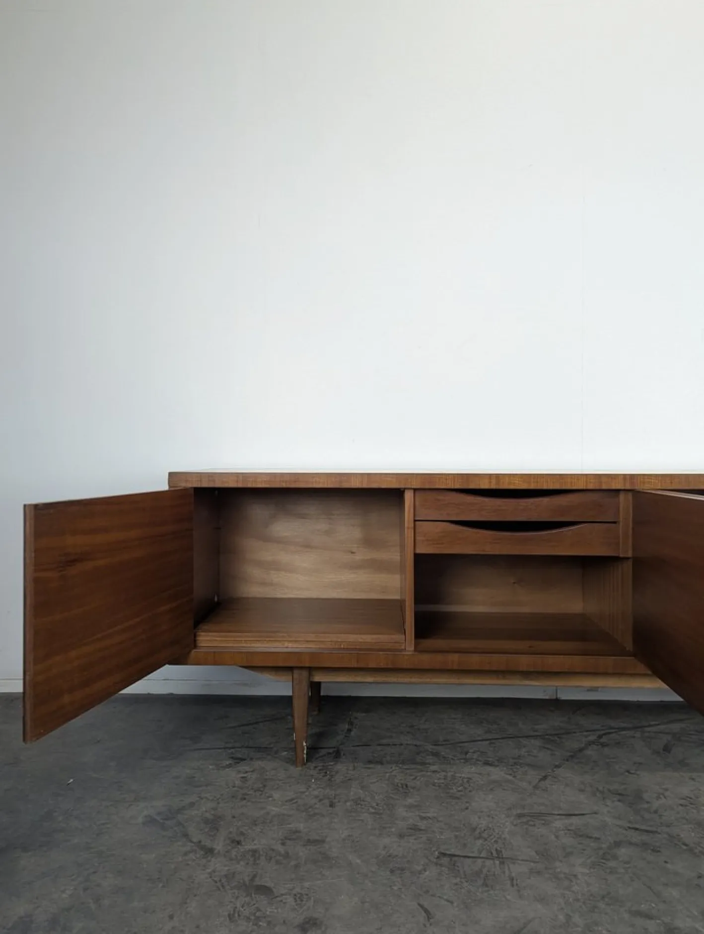 Großes modernes Sideboard aus Teak