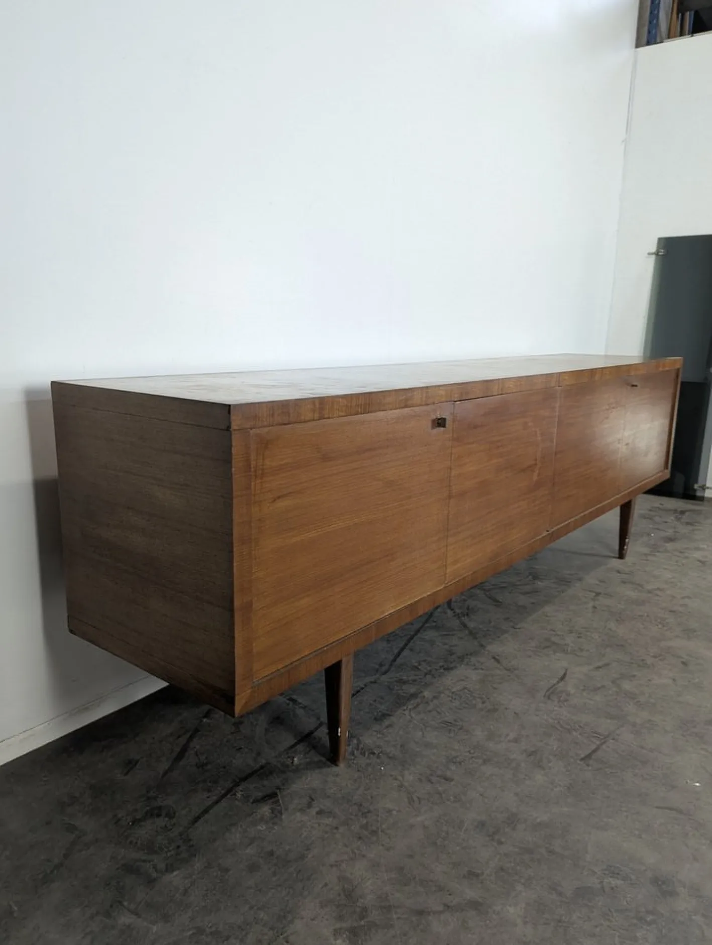 Großes modernes Sideboard aus Teak