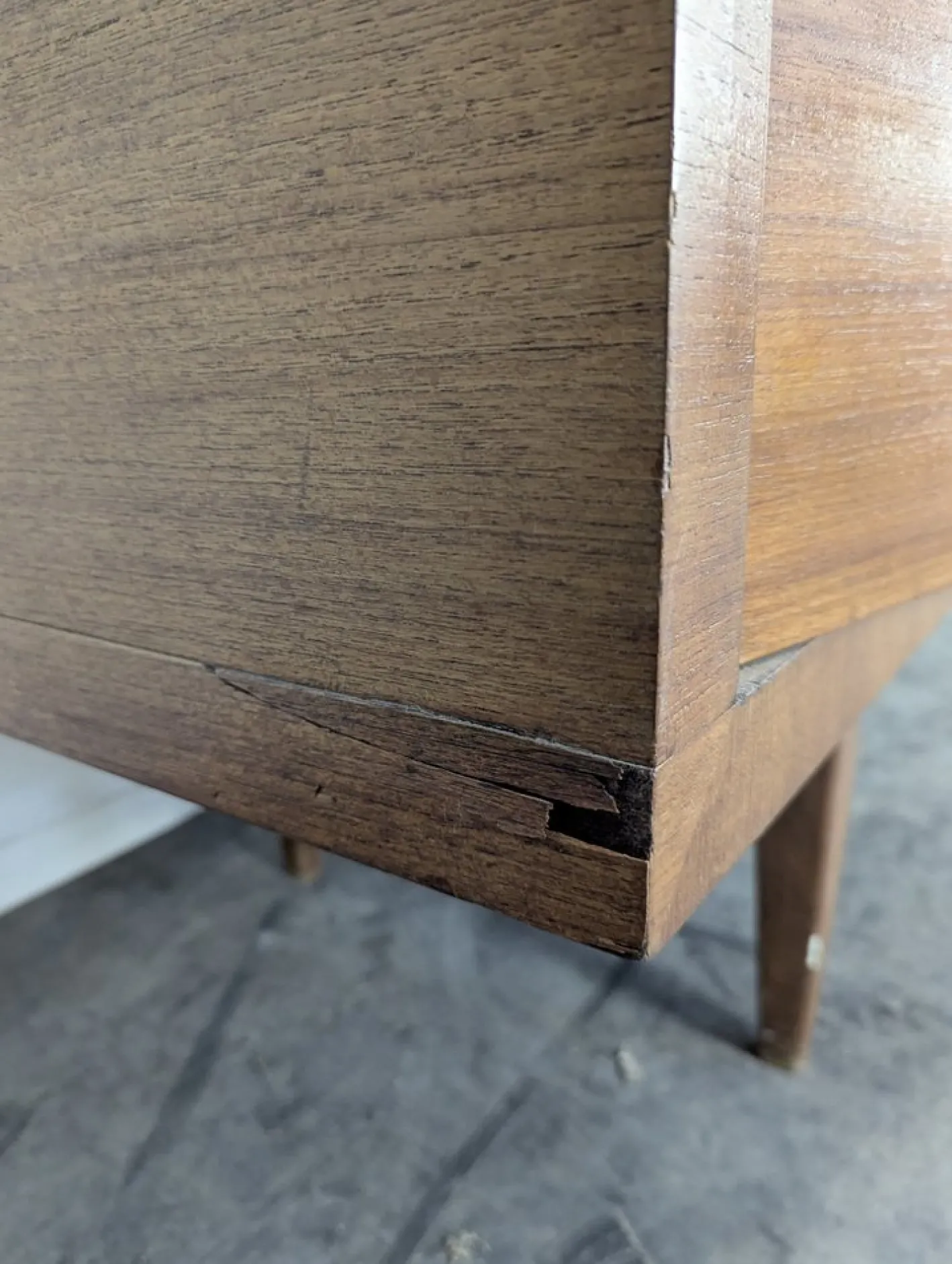 Großes modernes Sideboard aus Teak