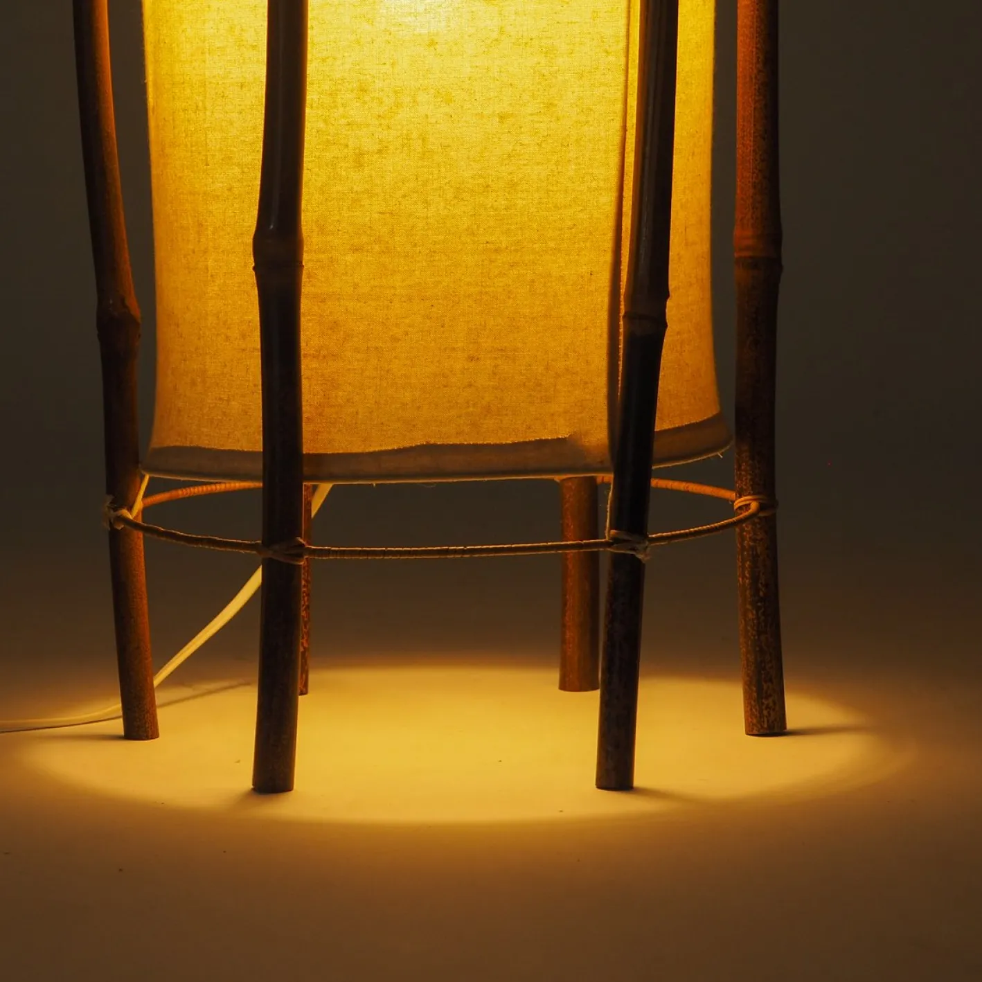 Große Stehlampe aus Bambus & Leinen von Louis Sognot, 1960er