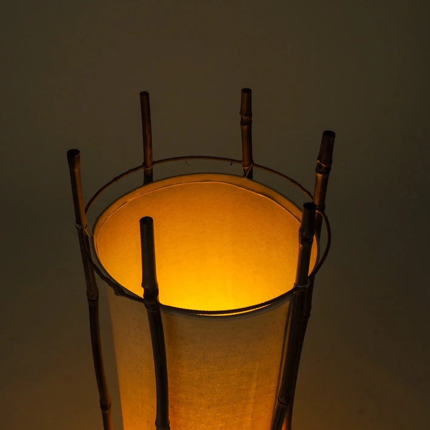 Große Stehlampe aus Bambus & Leinen von Louis Sognot, 1960er